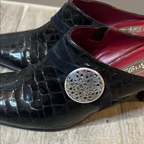 Brighton Black Romeo patent leather mules with silver medallion accent, size 7.5 - Picture 6 of 14